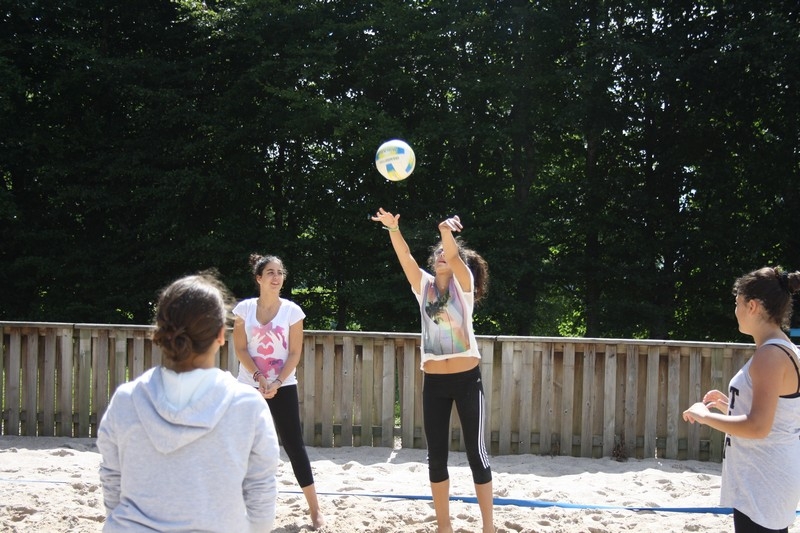 Village Camps International Summer Camp Leysin, Switzerland 2025-08-09 https://www.villagecamps.com/journals_admin/images/706-23-volley (36).jpg